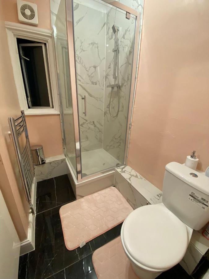 1 Bedroom Luxury Apartments By London City Exterior foto